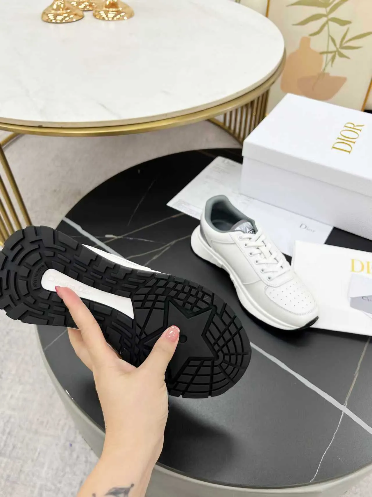 [Dior Dior] P: 640💰Couple model Size: Female: 35-40 (41 customized), male 39-44. (45 customized) 2025 Dior Dior autumn and winter new products🌹Fashion and trends coexist. Imported cowhide is customized one to one. Fabric; cowhide. Lining: Breathable mesh. Outsole: TPU.